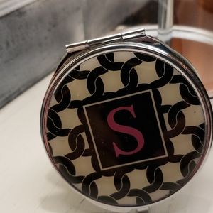 Cosmetic "S" purse mirror
